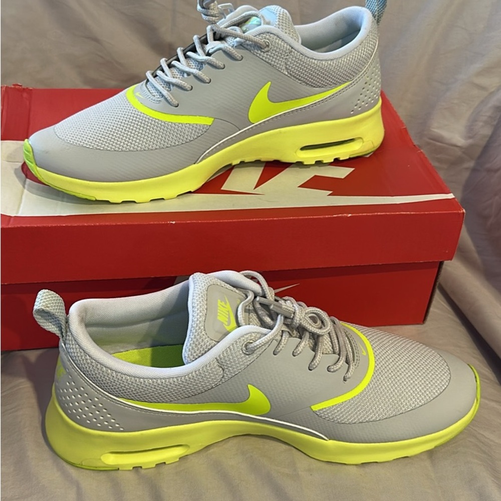 NIB Nike Air Max Thea